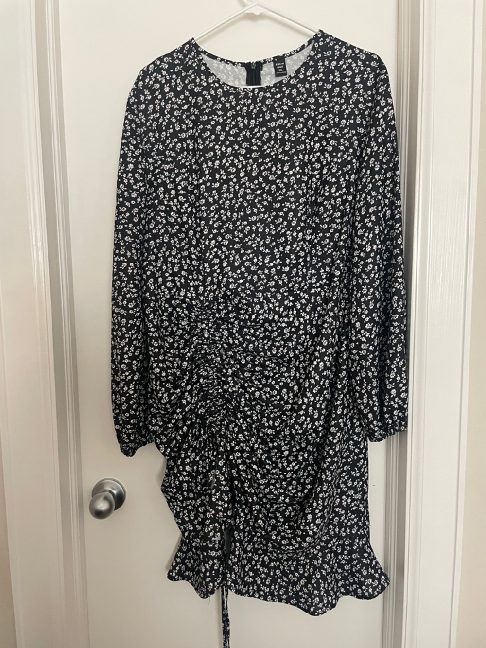 SHEIN Black and White Long Sleeve Floral Ruched Dress